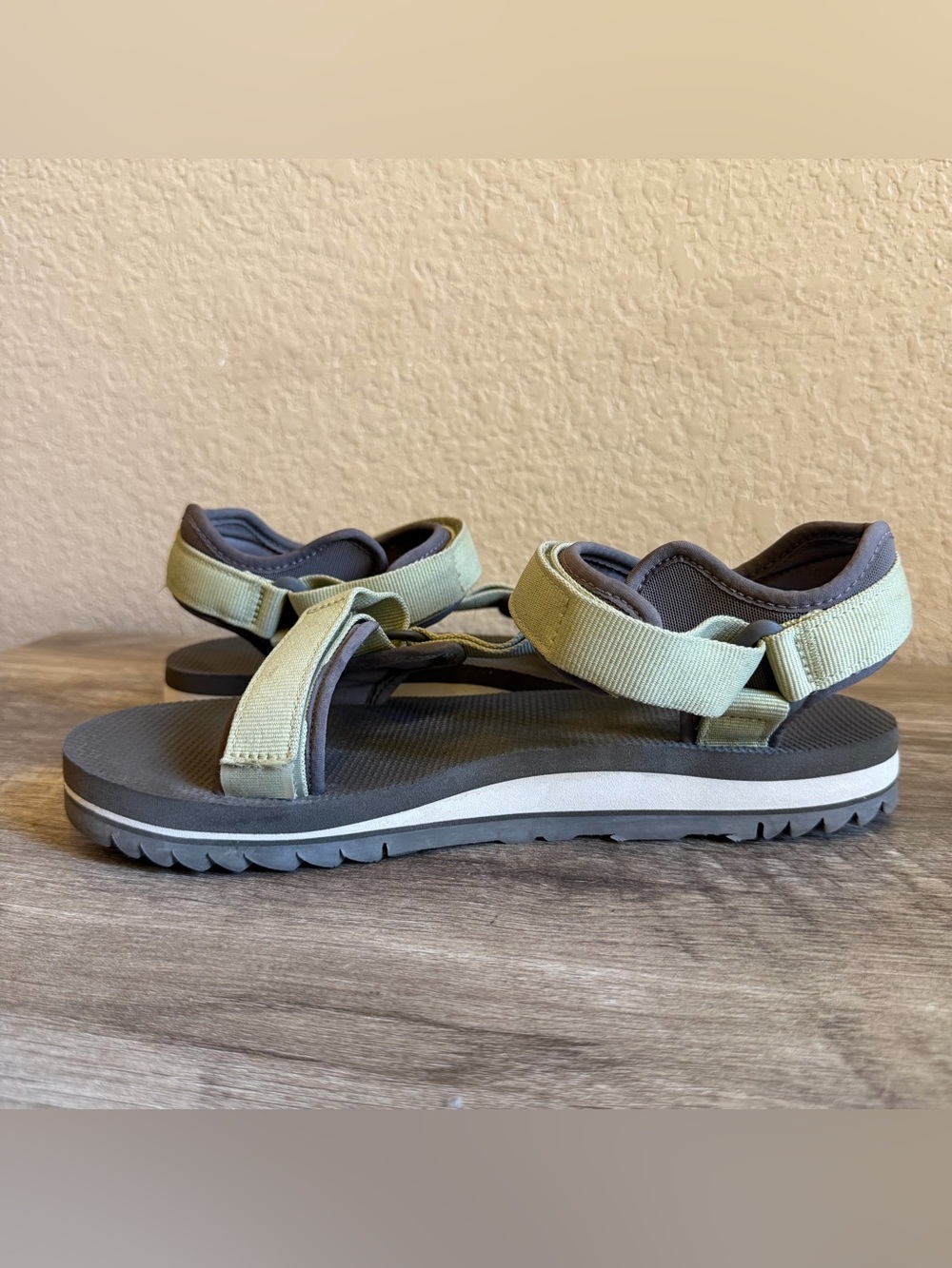 Teva Vibram Soles Universal Trail Sandals Womens Size 11 Sage Green - Picture 9 of 10